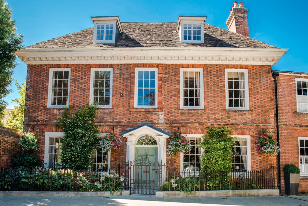 The Ultimate Guide to Timber Windows: Sash & Casement Styles Explained 9 Depositphotos 141832110 XL