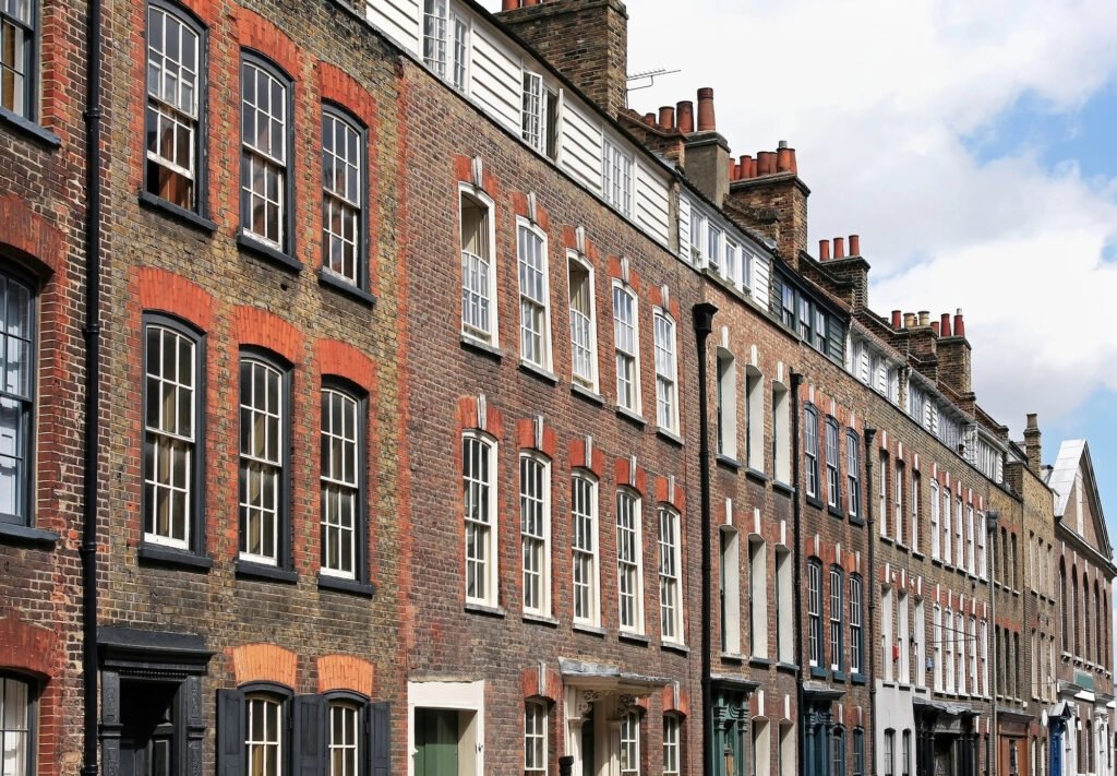 Sash Window History: Georgian Grandeur to Modern Homes 20 georian sash windows